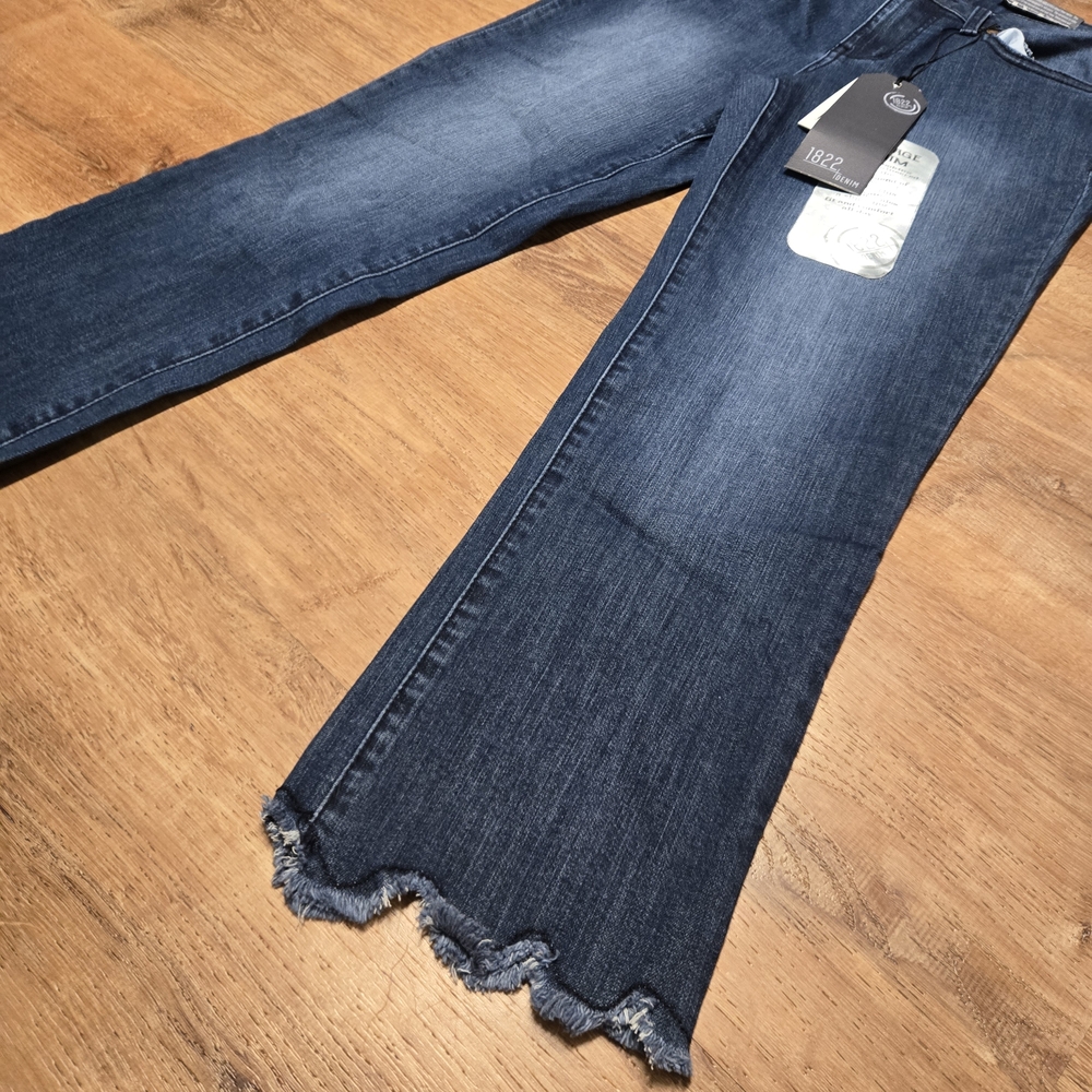 1822 Denim Women's Dark Blue Cropped Scallop Hem Jeans - Picture 2 of 8